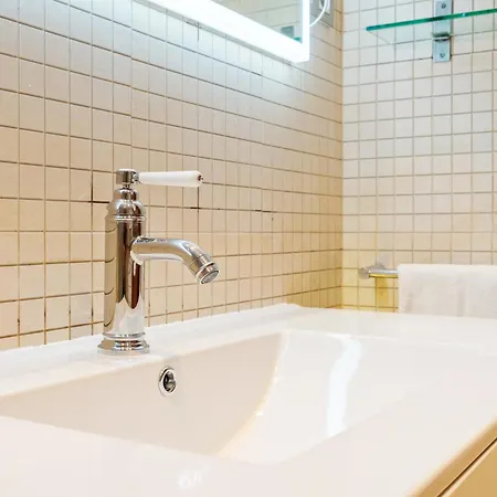 Apartment Quiet, Vibrant 2 Bedroom In Pedestrian Eixample *