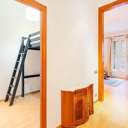 Quiet, Vibrant 2 Bedroom In Pedestrian Eixample Apartment Barcelona