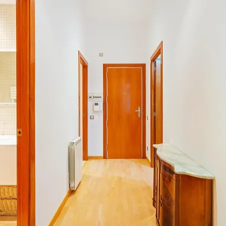 Quiet, Vibrant 2 Bedroom In Pedestrian Eixample Barcelona