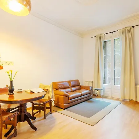 Quiet, Vibrant 2 Bedroom In Pedestrian Eixample Barcelona