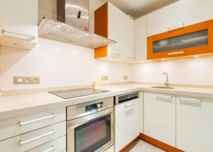 Quiet, Vibrant 2 Bedroom In Pedestrian Eixample Appartement *