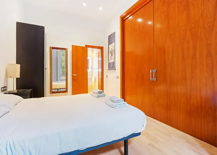 דירה Quiet, Vibrant 2 Bedroom In Pedestrian Eixample