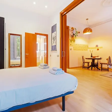 Quiet, Vibrant 2 Bedroom In Pedestrian Eixample