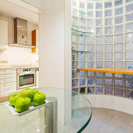 Quiet, Vibrant 2 Bedroom In Pedestrian Eixample *