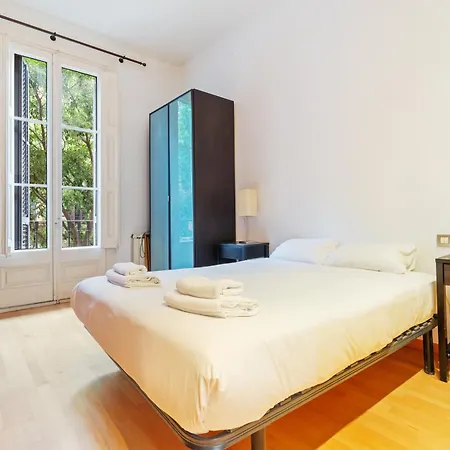 Quiet, Vibrant 2 Bedroom In Pedestrian Eixample * Barcelona