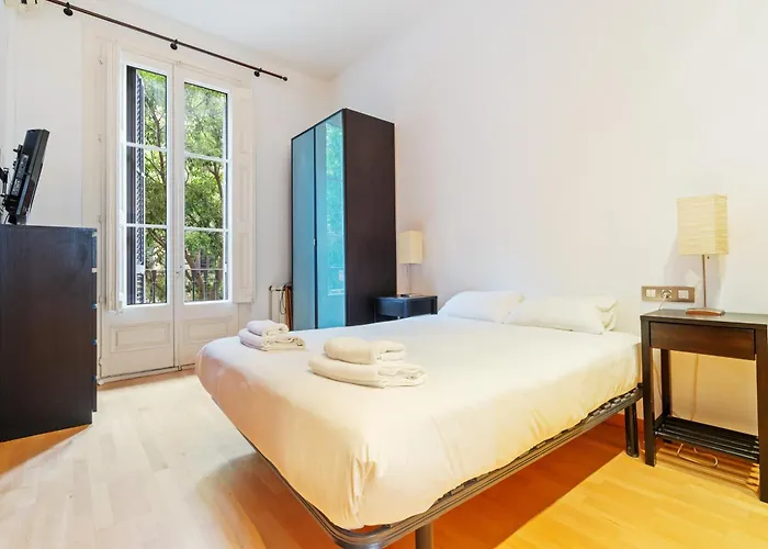 Quiet, Vibrant 2 Bedroom In Pedestrian Eixample * Barcelona