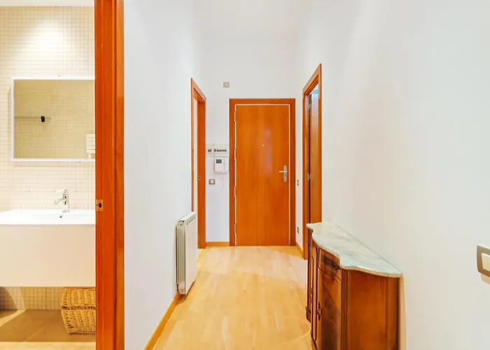 Quiet, Vibrant 2 Bedroom In Pedestrian Eixample Barcelona