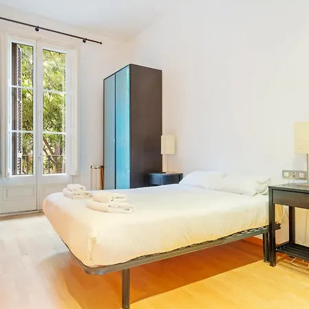 アパート Quiet, Vibrant 2 Bedroom In Pedestrian Eixample バルセロナ